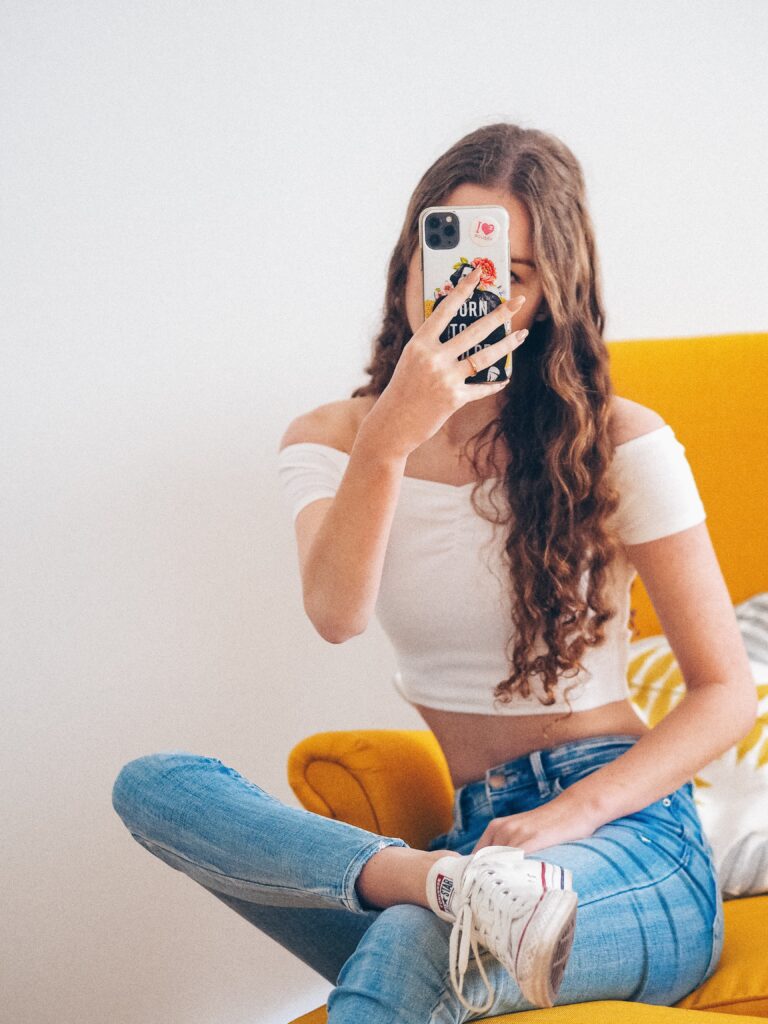 laura-chouette-vsAd6PFDhbc-unsplash